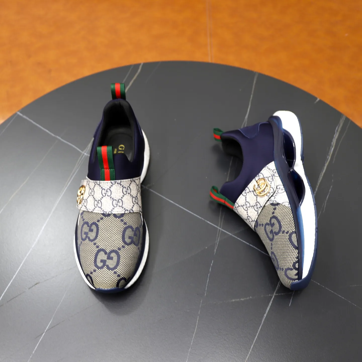 Ex-factory price: 442💰🙅‍♂️🙅‍♂️🙅‍♂️ Brand: GUCCI Standard code: 38-44 (45 customized) Grade: Same as the official website Material: Original leather splicing, comfortable and breathable lining, original wear-resistant outsole Style category: Men's fashionable casual shoes, running shoes, noble luxury brand elements, top luxury Color: actual picture color